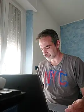 Snapshot of Marcolino183 chatting on March 18, 9:09 am Marcolino183 online show from March 18, 9:09 am