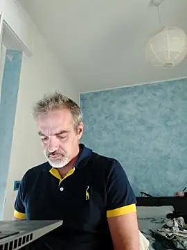 Snapshot of Marcolino183 chatting on September 16, 7:31 am Marcolino183 online show from September 16, 7:31 am