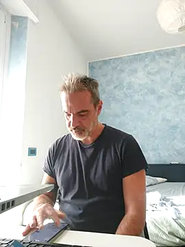 Snapshot of Marcolino183 chatting on November 3, 9:21 am Marcolino183 online show from November 3, 9:21 am