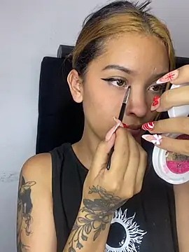 Snapshot of baby_lizy chatting on January 2, 8:35 pm baby lizy online show from January 2, 8:35 pm