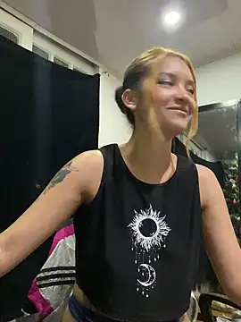 Snapshot of baby_lizy chatting on January 5, 11:55 pm baby lizy online show from January 5, 11:55 pm