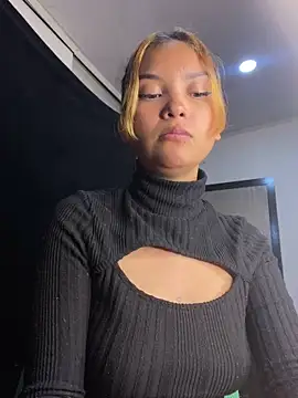 Snapshot of baby_lizy chatting on February 20, 12:30 am baby lizy online show from February 20, 12:30 am