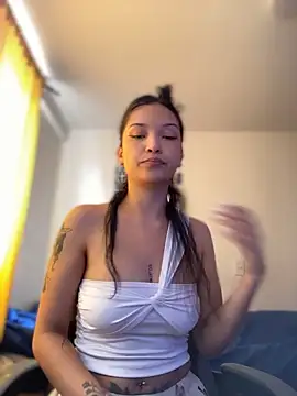 baby lizy online show from February 17, 6:25 pm