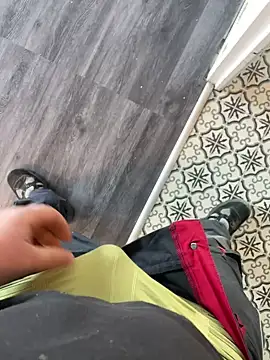 Snapshot of lescoquin2215 chatting on December 31, 8:37 am lescoquin2215 online show from December 31, 8:37 am