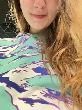 Snapshot of psilybaby chatting on February 19, 6:33 am psilybaby online show from February 19, 6:33 am