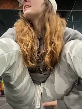 Snapshot of psilybaby chatting on March 1, 4:47 am psilybaby online show from March 1, 4:47 am