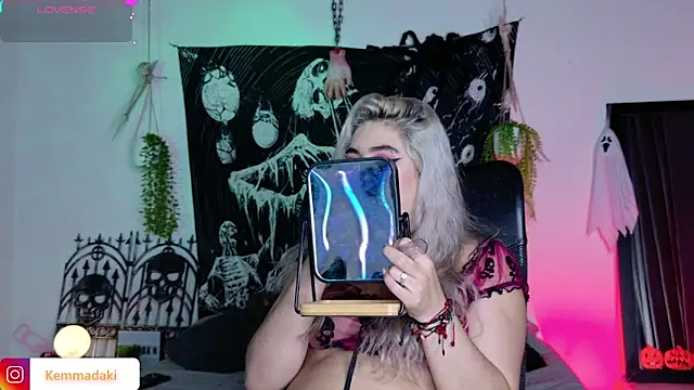 kemmadakii online show from October 5, 7:45 pm