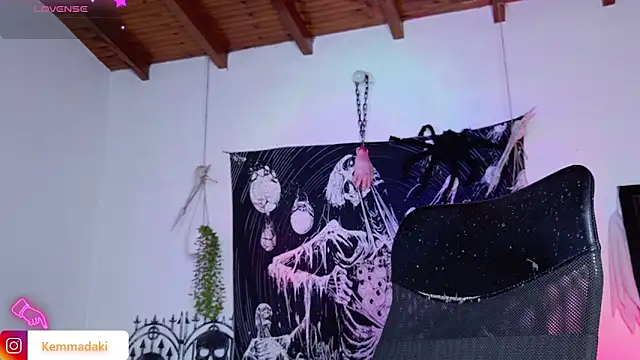 kemmadakii online show from October 22, 8:30 pm