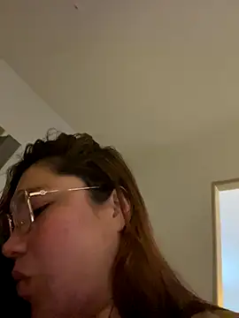 WhiteWomen online show from November 3, 5:31 am