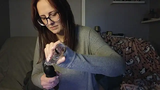 TheBustyHouseWife online show from March 17, 3:36 am