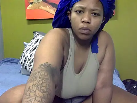 Snapshot of GoldenPussyXOXO chatting on December 3, 11:58 pm GoldenPussyXOXO online show from December 3, 11:58 pm