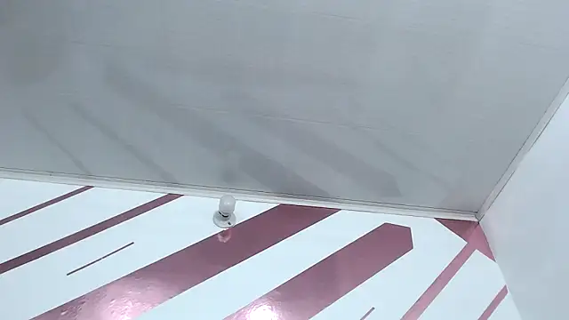 Kitten Hot  online show from February 24, 9:18 am