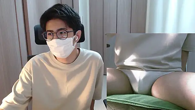 Snapshot of ryota_kkk chatting on June 11, 2:37 pm ryota kkk online show from June 11, 2:37 pm