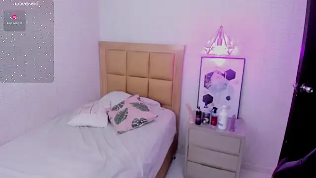 MAGNOLEROY online show from January 29, 7:43 pm