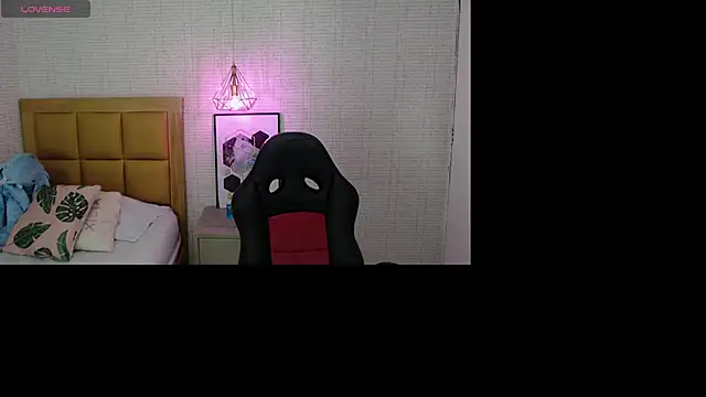 MAGNOLEROY online show from February 7, 7:49 pm