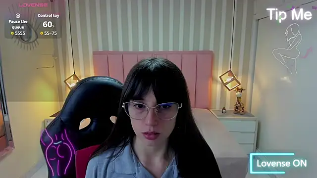 MAGNOLEROY online show from December 1, 7:08 pm