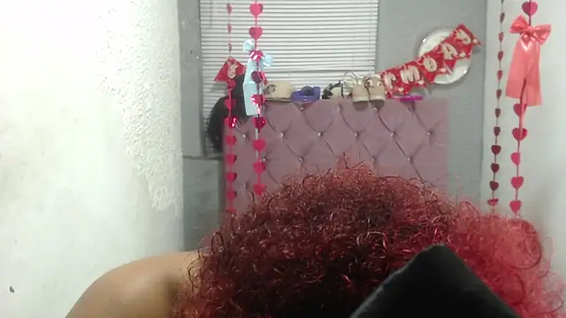 Snapshot of vainillaplaypussy chatting on March 4, 7:43 pm vainillaplaypussy online show from March 4, 7:43 pm