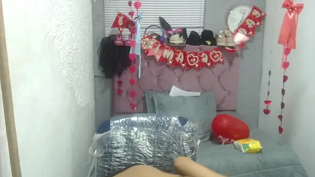 Snapshot of vainillaplaypussy chatting on March 17, 3:40 pm vainillaplaypussy online show from March 17, 3:40 pm