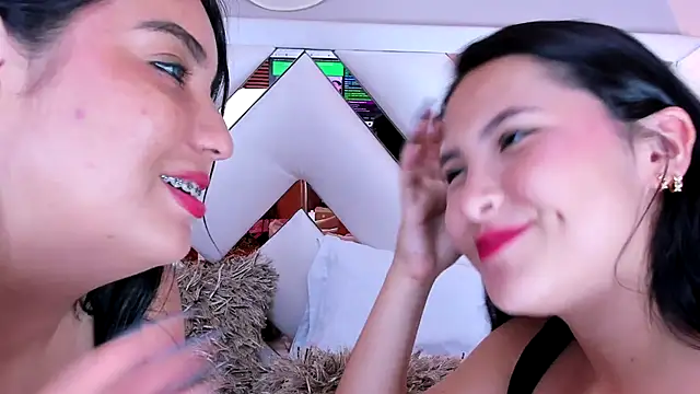 Snapshot of madeleine2112 chatting on December 6, 7:54 am madeleine2112 online show from December 6, 7:54 am