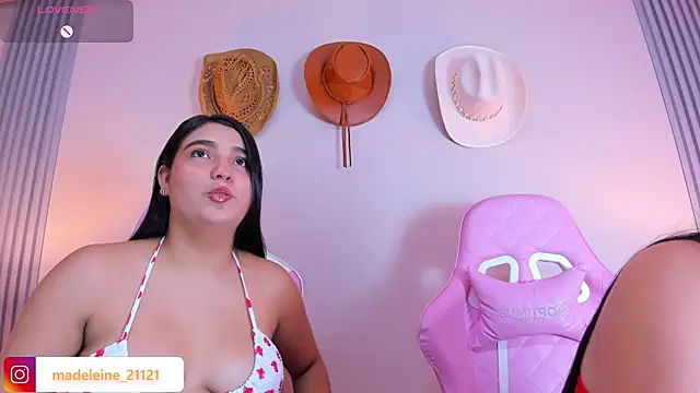 Snapshot of madeleine2112 chatting on February 1, 11:06 pm madeleine2112 online show from February 1, 11:06 pm