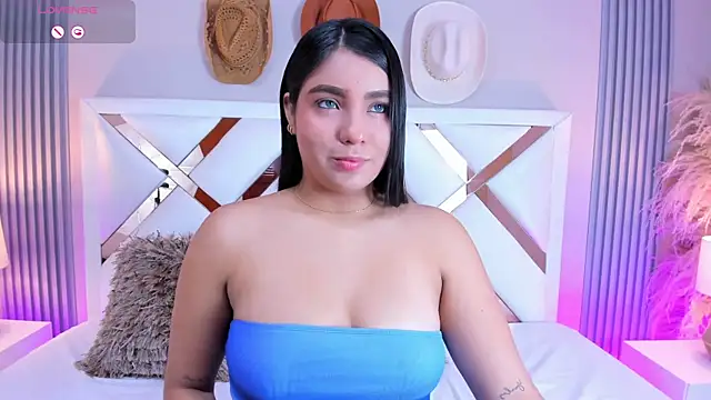 Snapshot of madeleine2112 chatting on February 15, 4:25 am madeleine2112 online show from February 15, 4:25 am