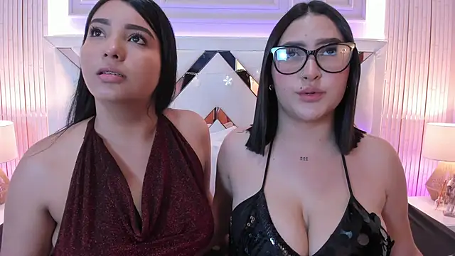 Snapshot of madeleine2112 chatting on December 14, 12:38 am madeleine2112 online show from December 14, 12:38 am