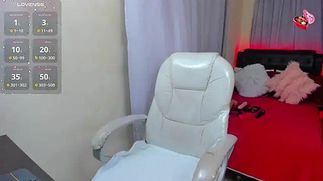 Snapshot of Hot_beauty__ chatting on January 16, 1:37 am Hot beauty   online show from January 16, 1:37 am