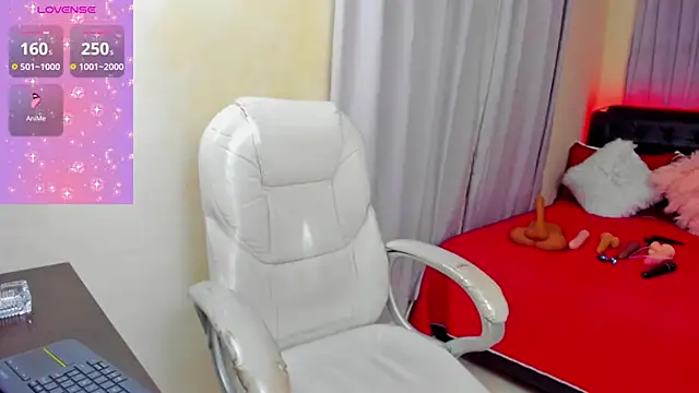 Snapshot of Hot_beauty__ chatting on January 23, 4:19 am Hot beauty   online show from January 23, 4:19 am