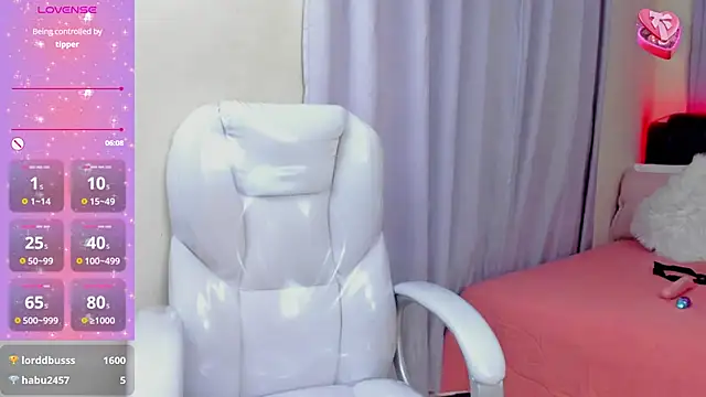 Snapshot of Hot_beauty__ chatting on January 25, 5:51 am Hot beauty   online show from January 25, 5:51 am