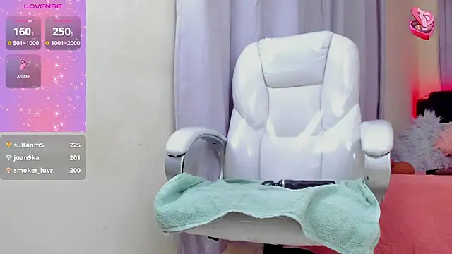 Snapshot of Hot_beauty__ chatting on January 26, 7:21 am Hot beauty   online show from January 26, 7:21 am