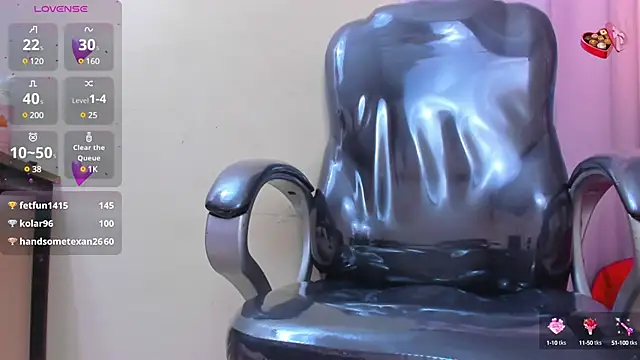 Snapshot of Hot_beauty__ chatting on February 9, 12:41 pm Hot beauty   online show from February 9, 12:41 pm