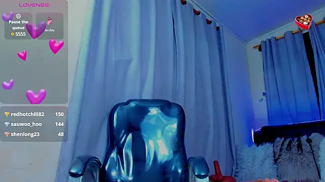 Snapshot of Hot_beauty__ chatting on February 25, 5:52 am Hot beauty   online show from February 25, 5:52 am