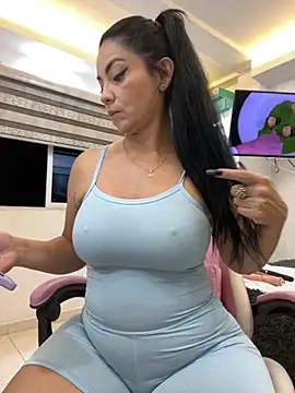 Snapshot of Hot_beauty__ chatting on November 13, 2:43 am Hot beauty online show from November 13, 2:43 am