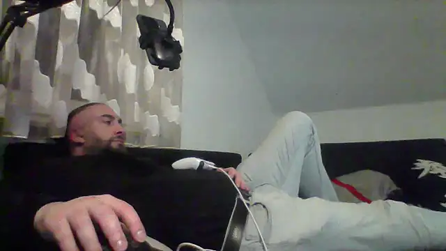Snapshot of NewyorkDimi chatting on February 1, 4:44 am NewyorkDimi online show from February 1, 4:44 am