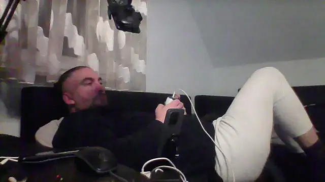 Snapshot of NewyorkDimi chatting on February 11, 2:27 am NewyorkDimi online show from February 11, 2:27 am