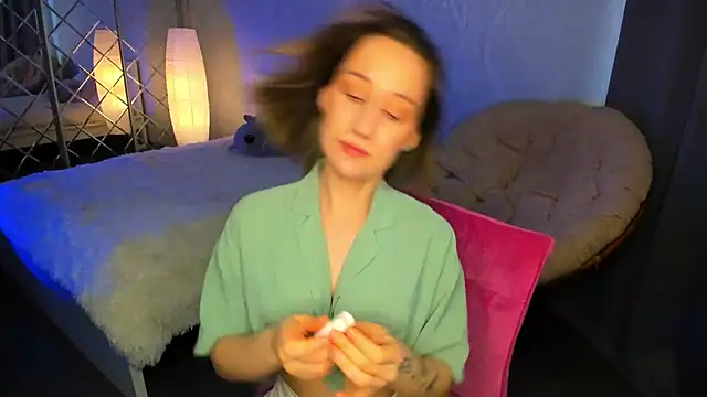 MelodyOfLovee online show from March 5, 6:12 am