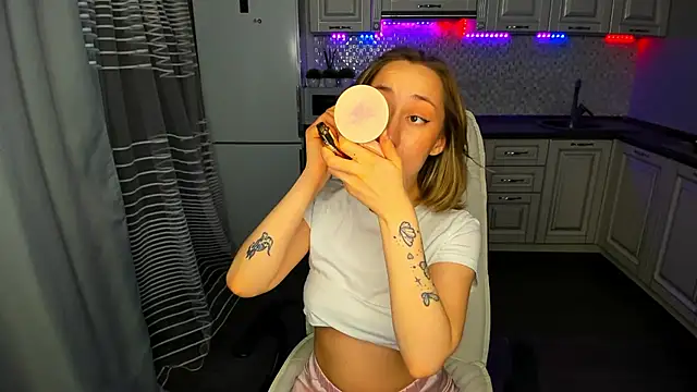 MelodyOfLovee online show from March 12, 9:44 am