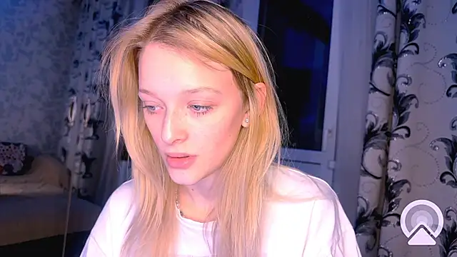 Evvie Summn1 online show from March 2, 7:23 pm