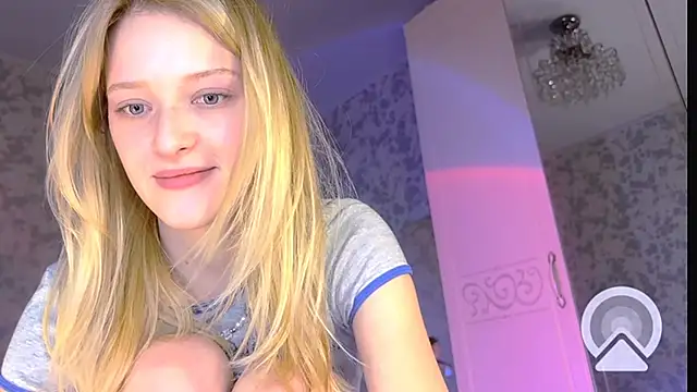 Evvie Summn1 online show from March 9, 6:21 pm