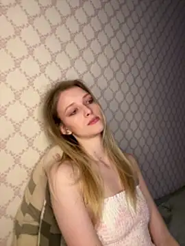 Evvie Summn1 online show from February 23, 3:42 pm