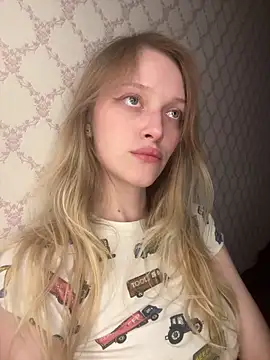 Evvie Summn1 online show from April 19, 2:38 pm