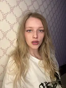 Evvie Summn1 online show from April 21, 1:50 pm