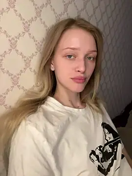 Evvie Summn1 online show from April 23, 10:03 am