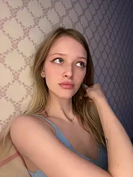 Evvie Summn1 online show from April 25, 2:36 pm