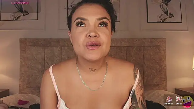 lyn adamns online show from February 10, 11:45 pm