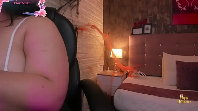 Snapshot of alice__tylor chatting on November 6, 11:00 am alice tylor online show from November 6, 11:00 am