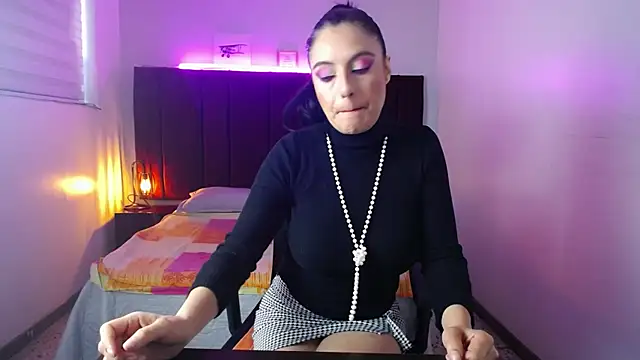 Snapshot of Zuzana21 chatting on December 11, 1:06 pm Zuzana21 online show from December 11, 1:06 pm