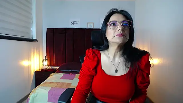 Snapshot of Zuzana21 chatting on December 18, 1:02 pm Zuzana21 online show from December 18, 1:02 pm