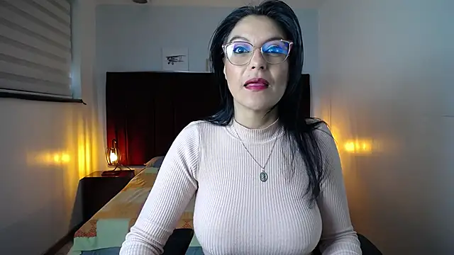 Snapshot of Zuzana21 chatting on December 20, 12:38 pm Zuzana21 online show from December 20, 12:38 pm