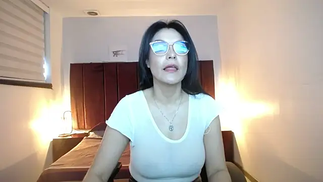 Snapshot of Zuzana21 chatting on December 28, 12:35 pm Zuzana21 online show from December 28, 12:35 pm